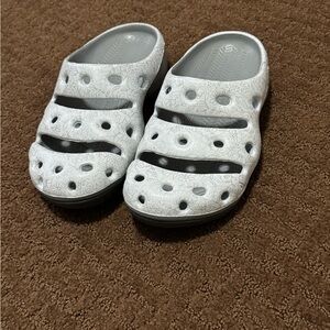 Keen yogui arts slip on sandals men’s 7/womens9